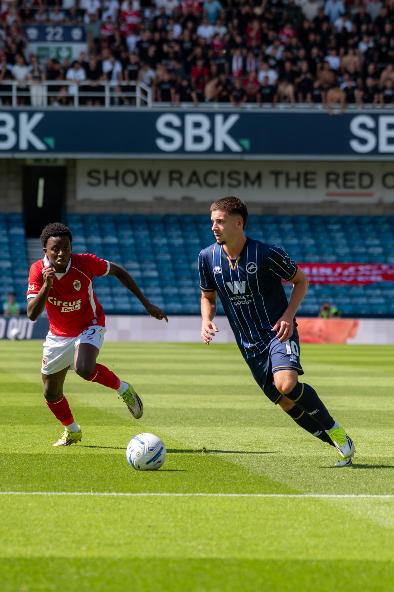 Two players racing for the loose ball