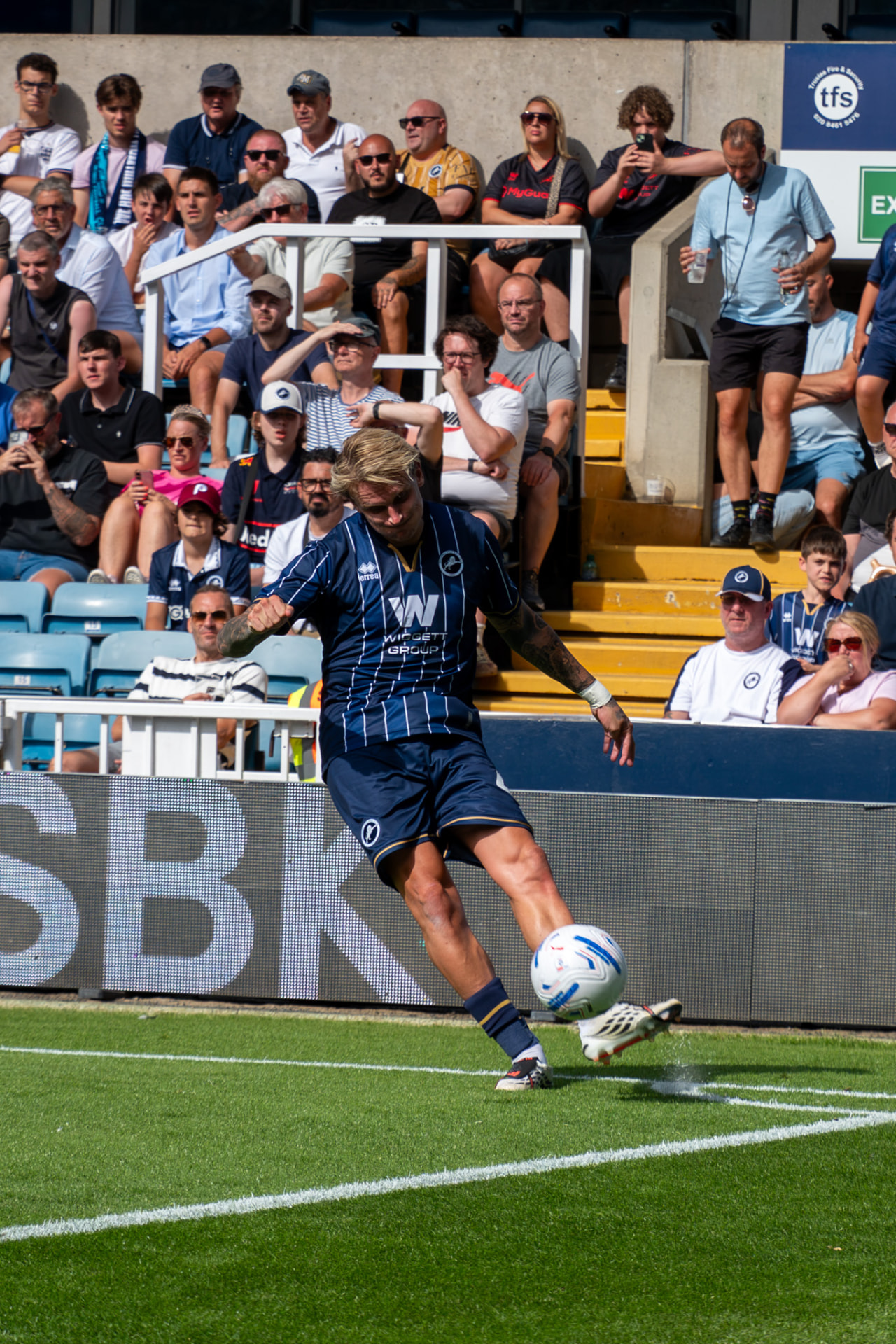 Millwall player whipping in a ball from the corner flag