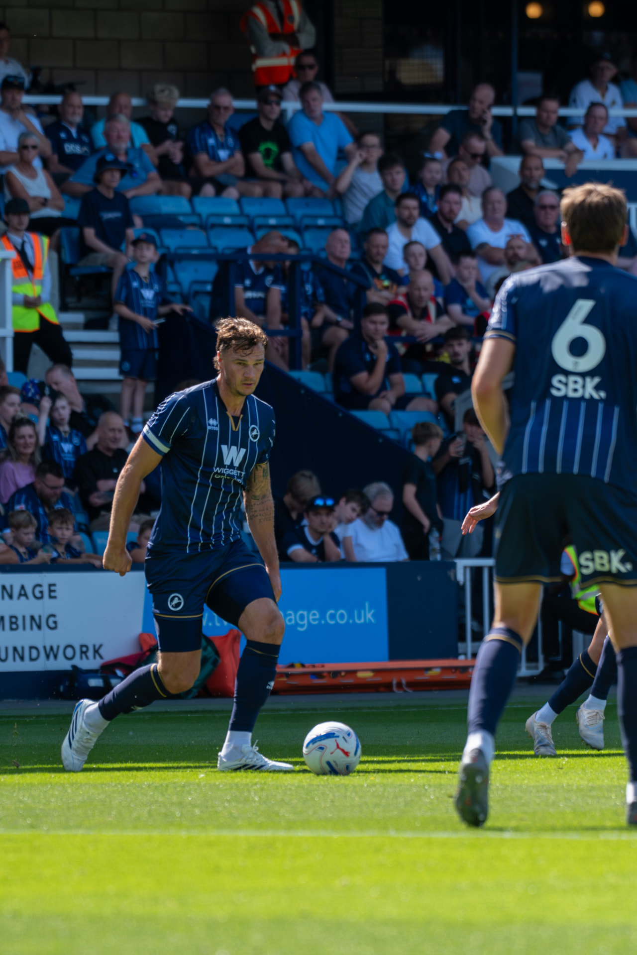 Millwall player looking up for a pass