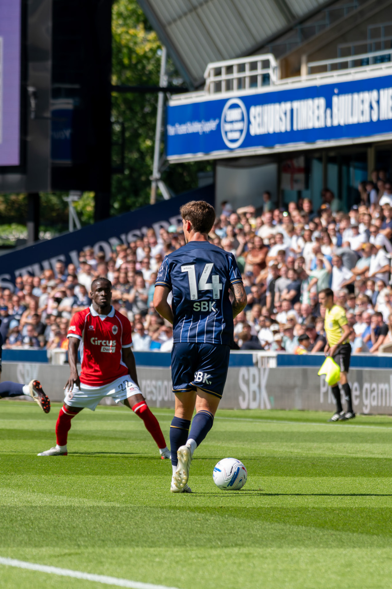 Player facing up a defender on the touchline